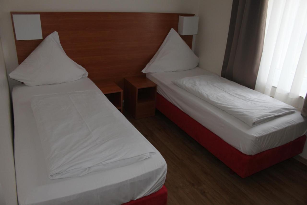 Stadt-Gut-Hotel Zum Rathaus Oberhausen  Extérieur photo